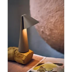Ami Portable Bordlampe - Olive Stone - Genbrug og mobil hyggebelysning