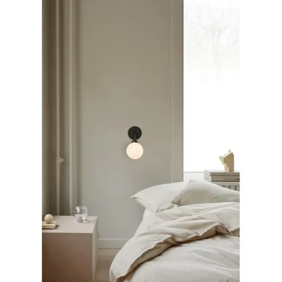 APIALES VÆGLAMPE SATINSORT/OPAL
