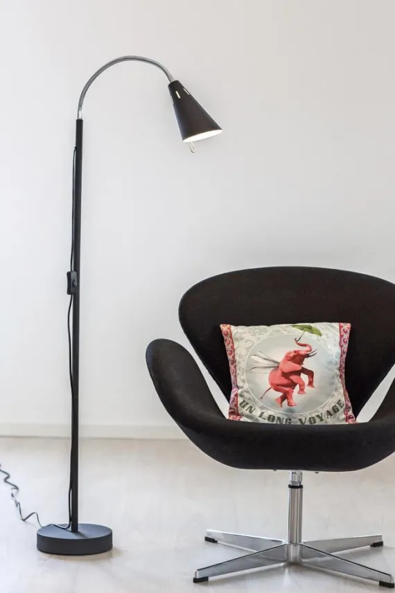 BEST GULVLAMPE SORT