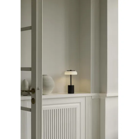 Blossi Mini Portable Bordlampe - Nuura (Sort/Opal, Genopladelig, USB-C)