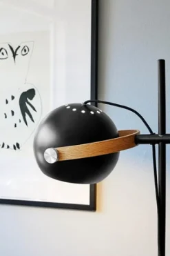 D.C GULVLAMPE 1 ARM SORT M/EGETRÆ