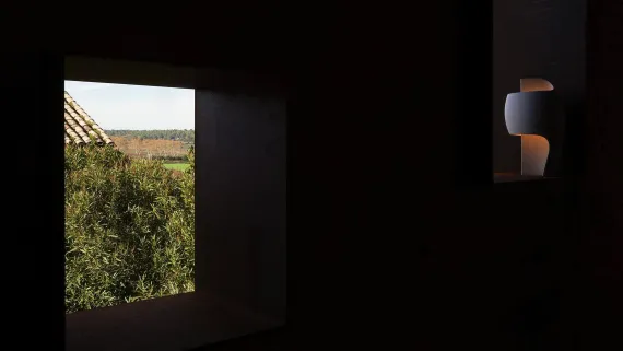 DCWéditions Grande B Bordlampe - Gypsum/Aluminium