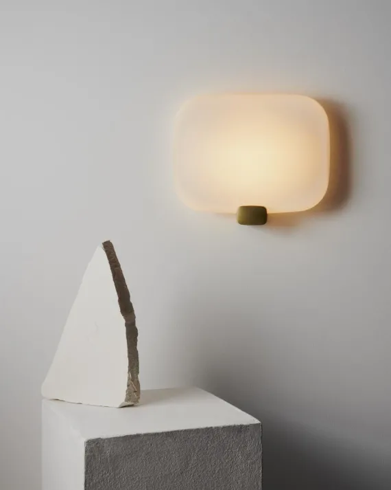 DCWéditions Light Me Tender M Væglampe - Horizontal/Brass