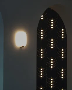 DCWéditions Light Me Tender M Væglampe - Vertical/Brass