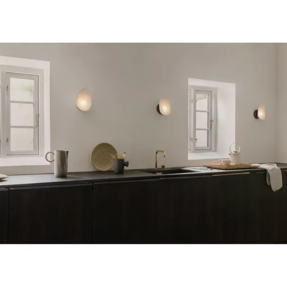 FLORII 1 VÆGLAMPE MØRK BRONZE/HVID