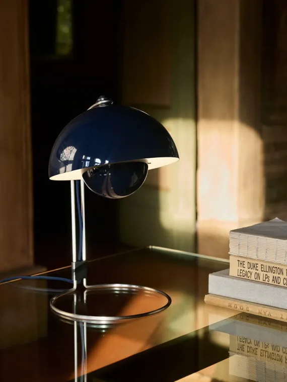 FLOWERPOT VP4 - BORDLAMPE - BLUE STEEL