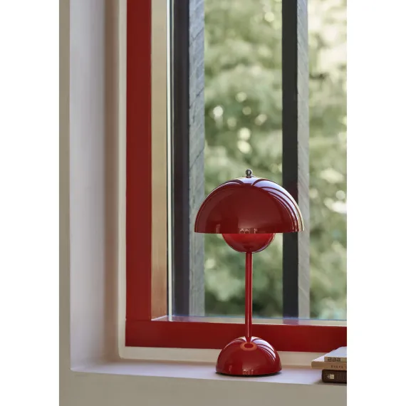 FLOWERPOT VP9 - PORTABLE BORDLAMPE - VERMILION RØD