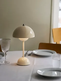 FLOWERPOT VP9 - PORTABLE BORDLAMPE- IVORY