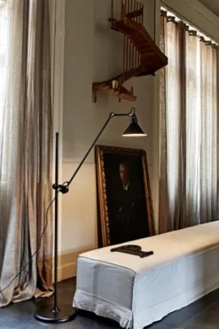 215 GULVLAMPE SORT/SORT