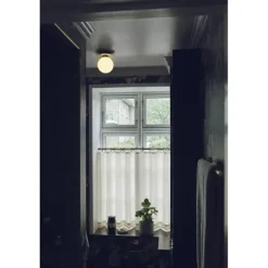 LIILA 1 MEDIUM VÆGLAMPE IP44 NORDISK GULD/OPAL