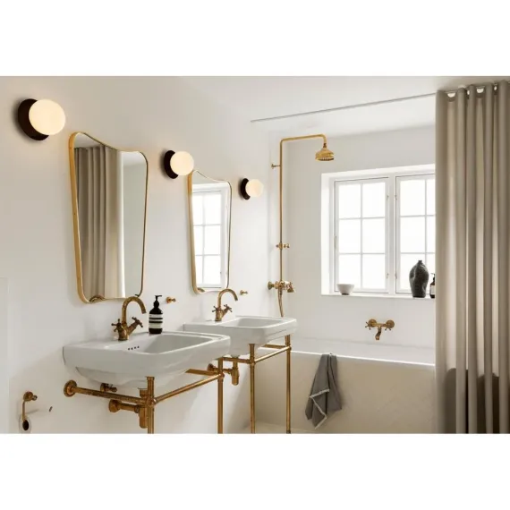 LIILA 1 MEDIUM VÆGLAMPE IP44 SORT/OPAL