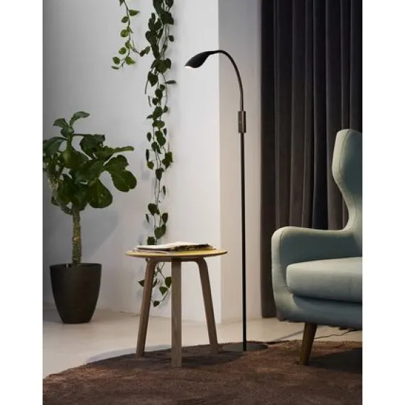 MANBA GULVLAMPE SORT DÆMPBAR