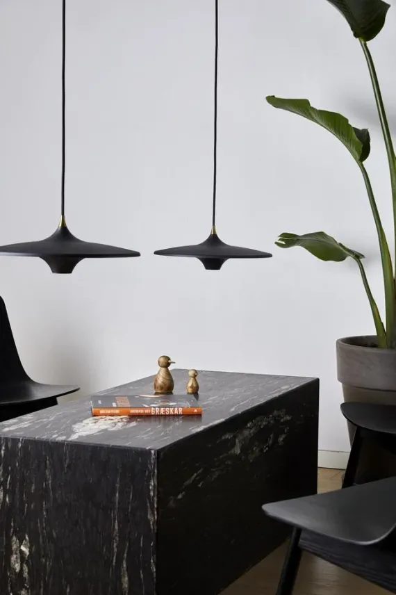 Moja 42 Pendel Sort - Loom Design