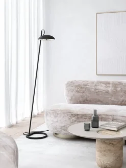 Versale Gulvlampe Sort - Design For The People