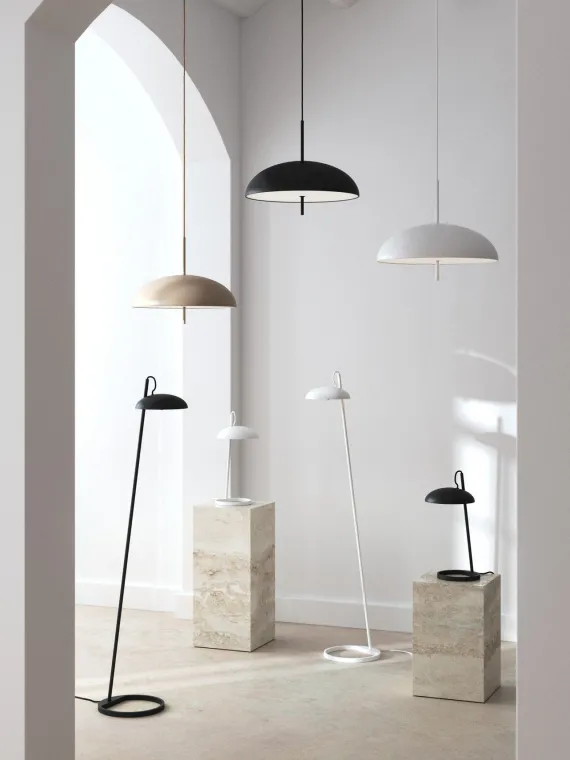 Versale Gulvlampe Sort - Design For The People