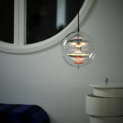 VP Globe Ø28 Pendel - Verner Panton (Akryl og Aluminium, 2,5 m Kabel)